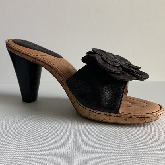 Børn Leather Flower Sandal with 4 Inch Heel—Size 10/42 - Picture 11 of 11